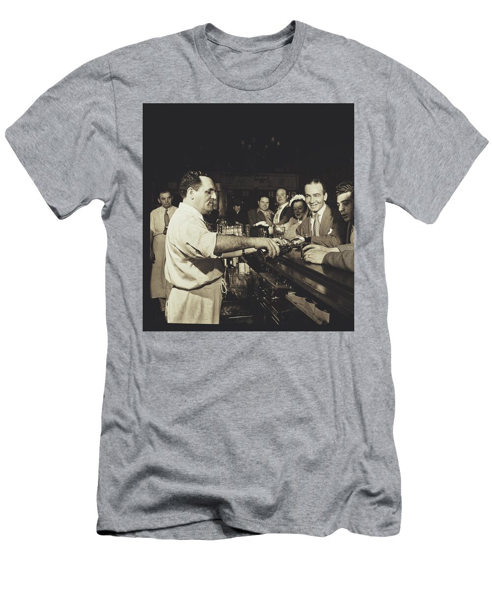 1 Charlies Tavern 1940s New York City William Gottlieb T-Shirt