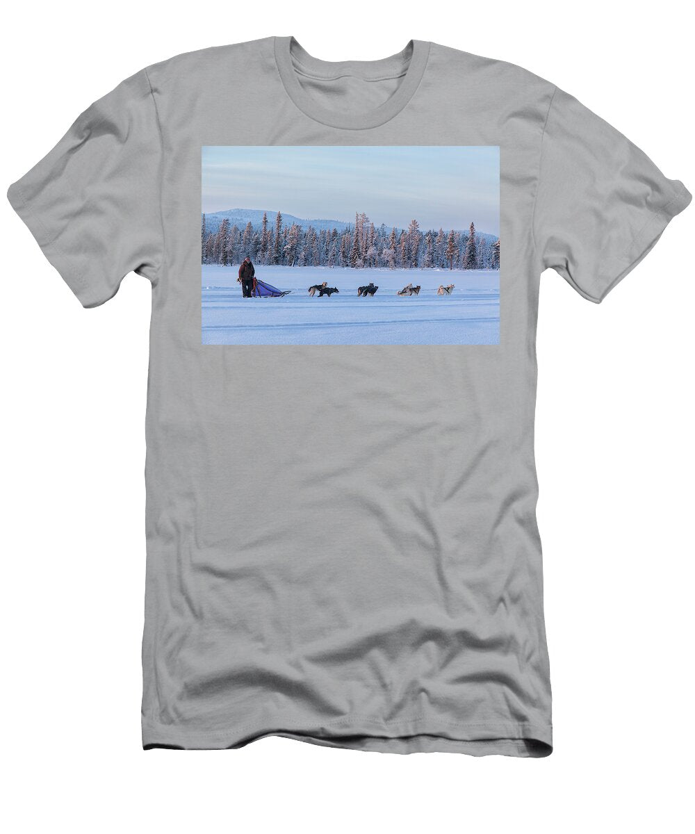 1 Dogsledding At Dusk Near Kiruna Sweden Johnathan Ampersand Esper T-Shirt