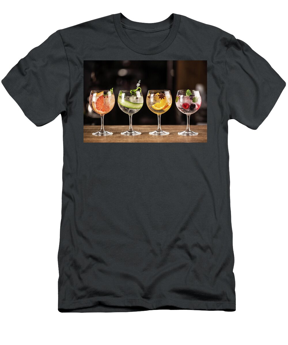 1 Gin Tonic Long Drink As a Classic Cocktail Cocktails T-Shirt
