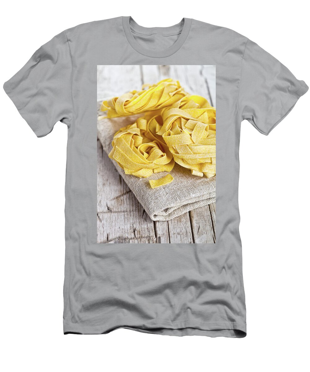 1 Raw Egg Pasta Liss Art Studio T-Shirt