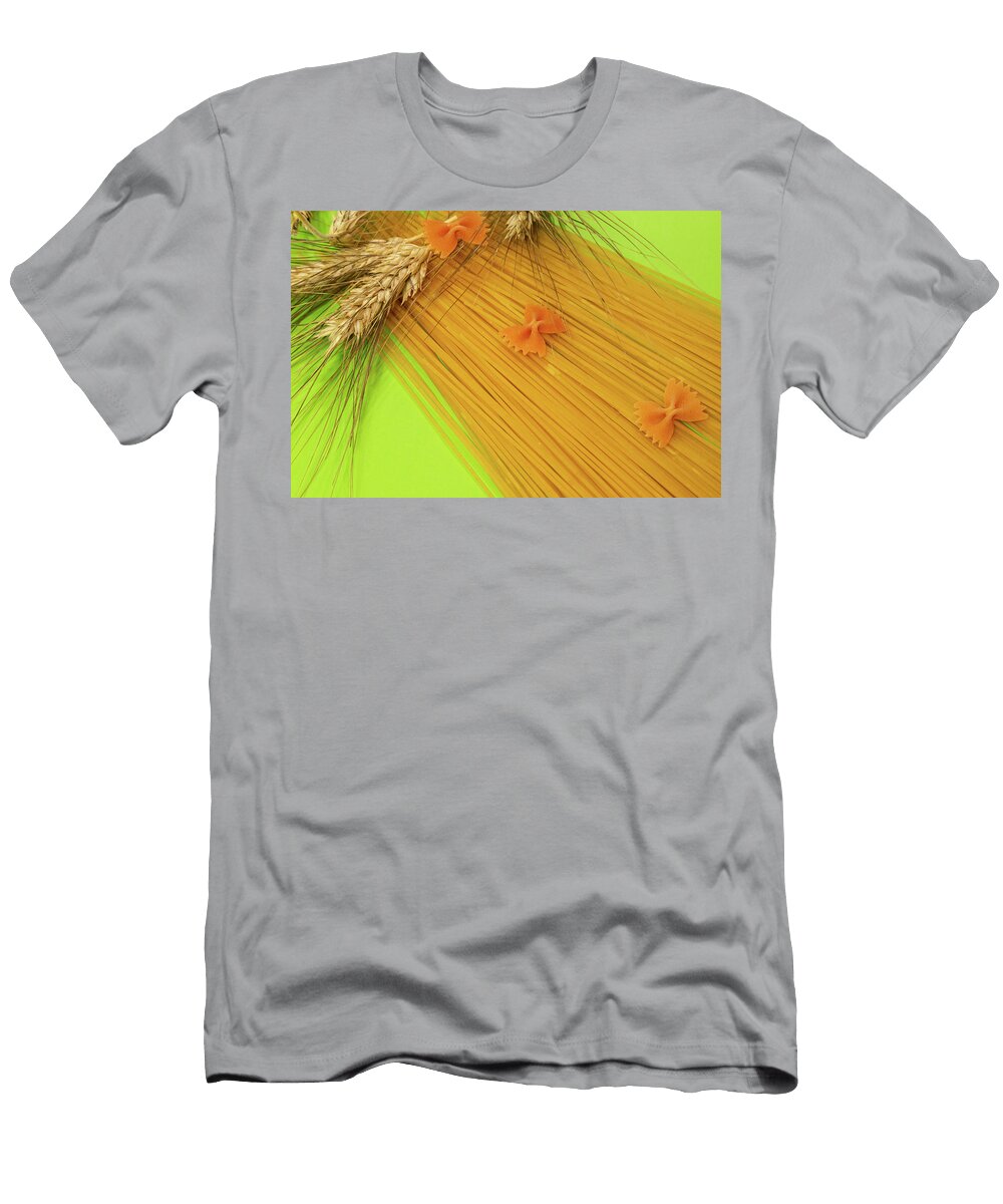 1 Spaghetti and Coloured Farfalle on a Green Background Imagen Punto De Luz T-Shirt