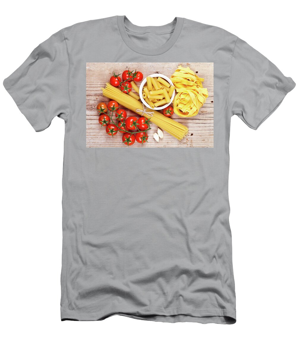 1 Uncooked Pasta with Tomatoes Liss Art Studio T-Shirt