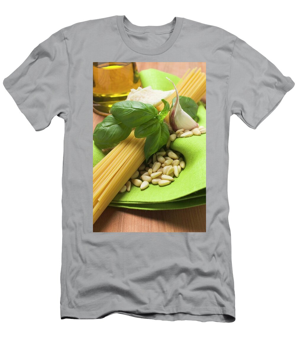 2 Spaghetti and Pesto Ingredients Foodcollection T-Shirt