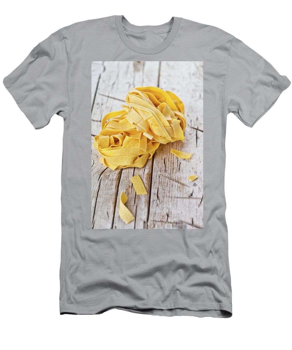 5 Raw Egg Pasta Liss Art Studio T-Shirt