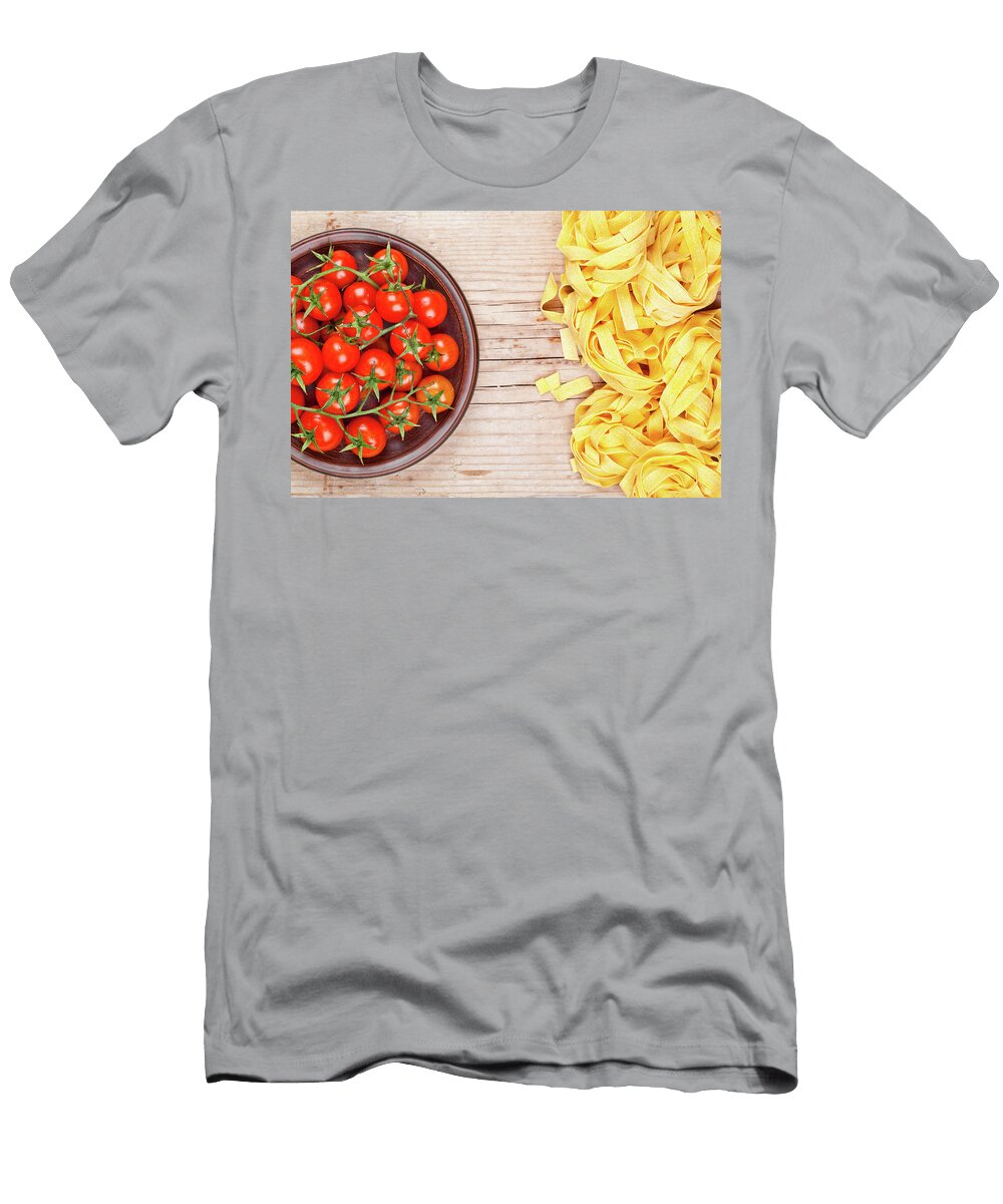 5 Uncooked Pasta and Fresh Tomatoes Liss Art Studio T-Shirt