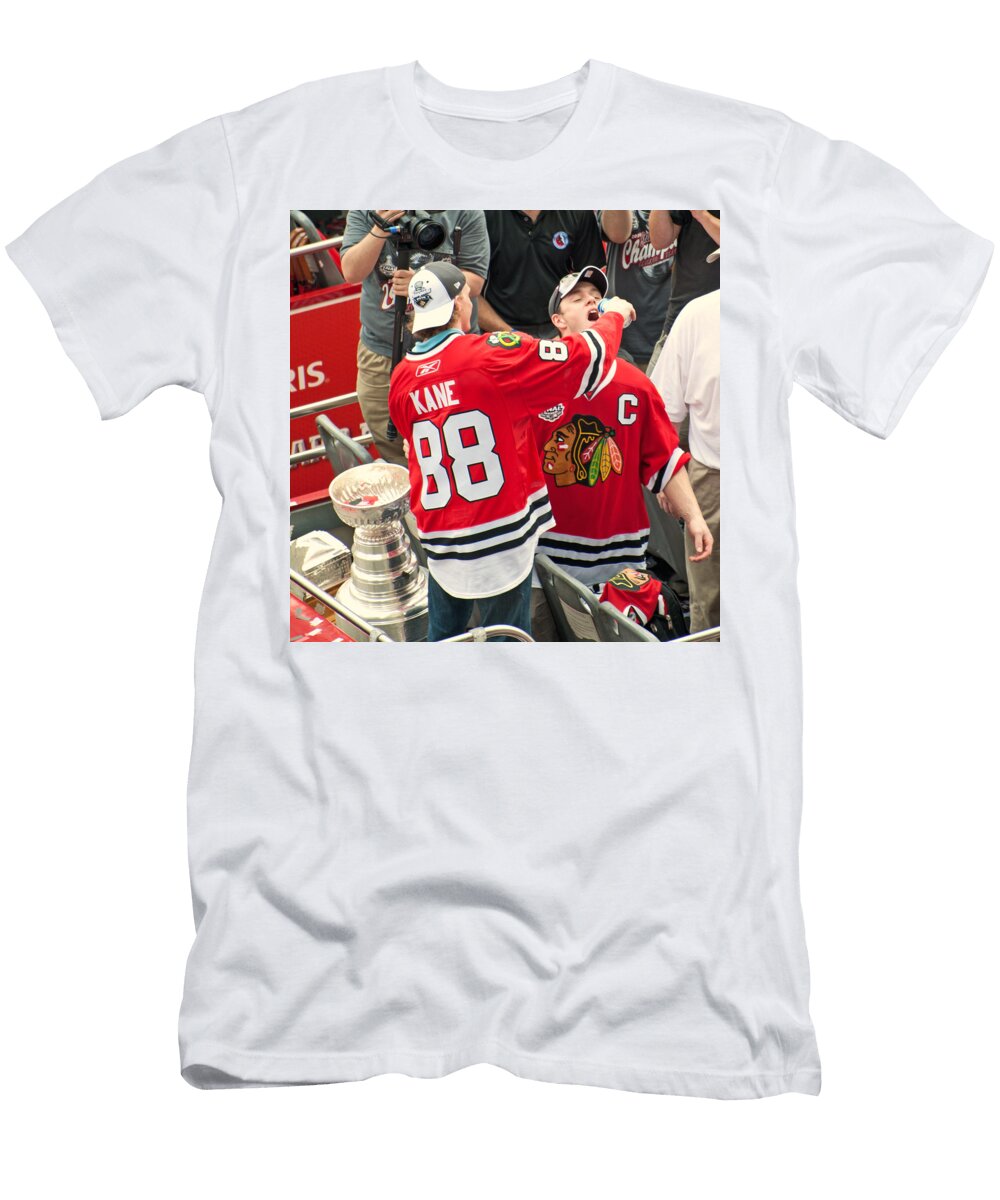 Blackhawks Kane Toews Celebrating Curtiss Messer T-Shirt