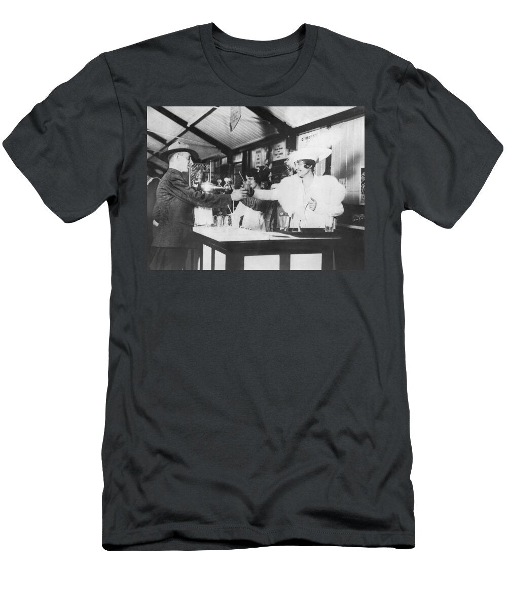 British Help American Soldiers Underwood Archives T-Shirt