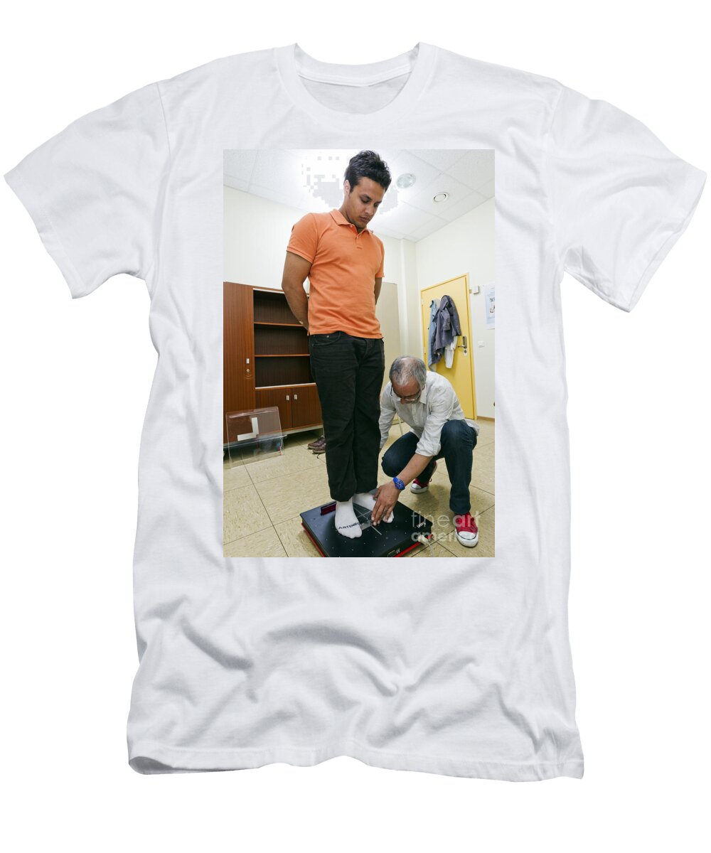 Checking Posture Frdrik Astier T-Shirt