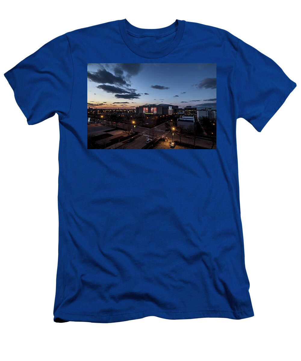 Chicagos United Center At Dusk Sven Brogren T-Shirt