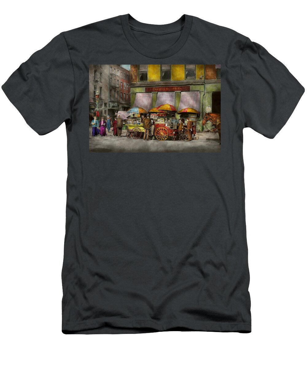 City Ny Lunch Carts on Broadway St Ny 1906 Mike Savad T-Shirt