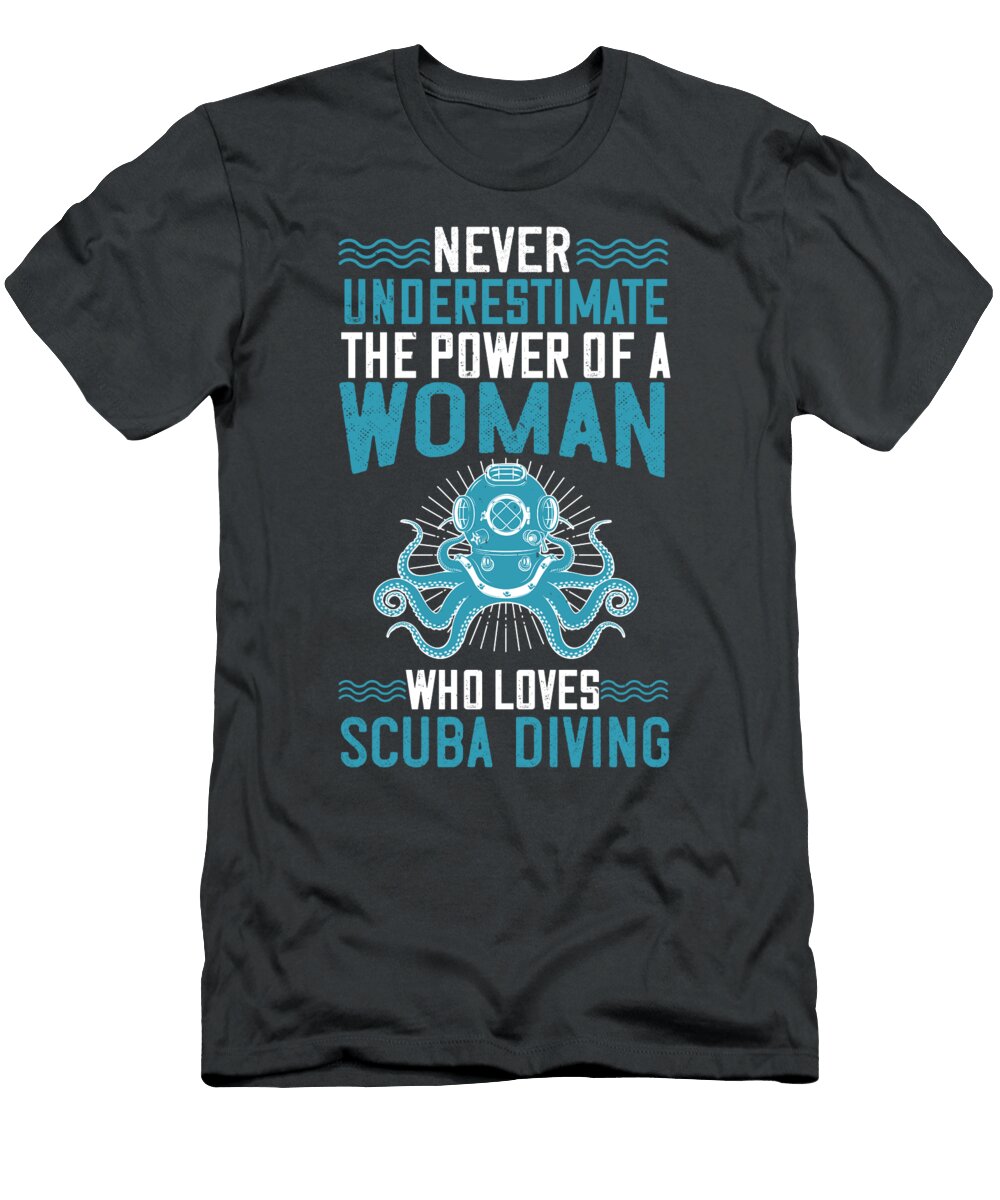 Diver Gift Never Underestimate the Power of a Woman Who Loves Scuba Diving Diving Funnygiftscreation T-Shirt