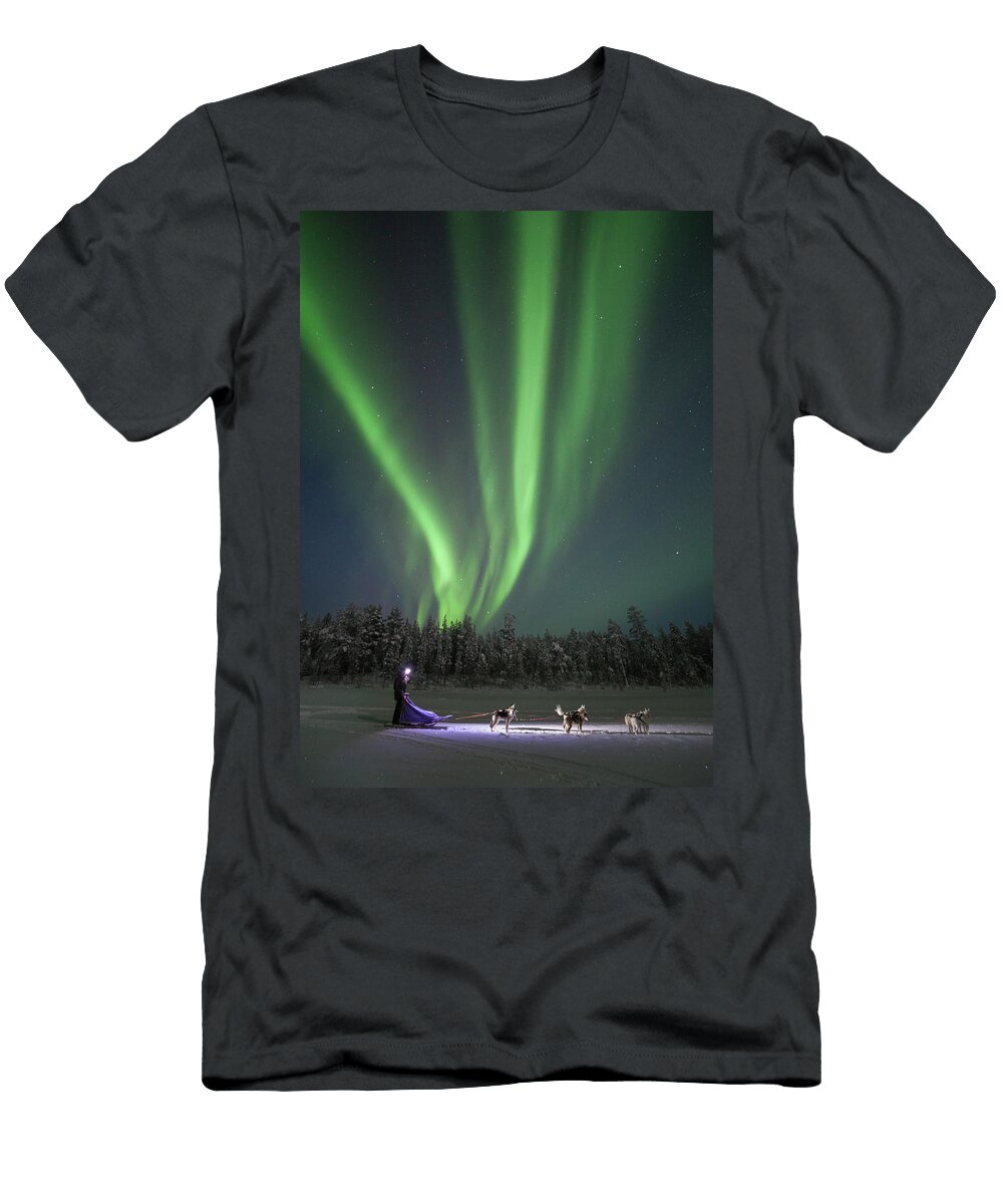 Dogsledding Under an Aurora Borealis Johnathan Ampersand Esper T-Shirt