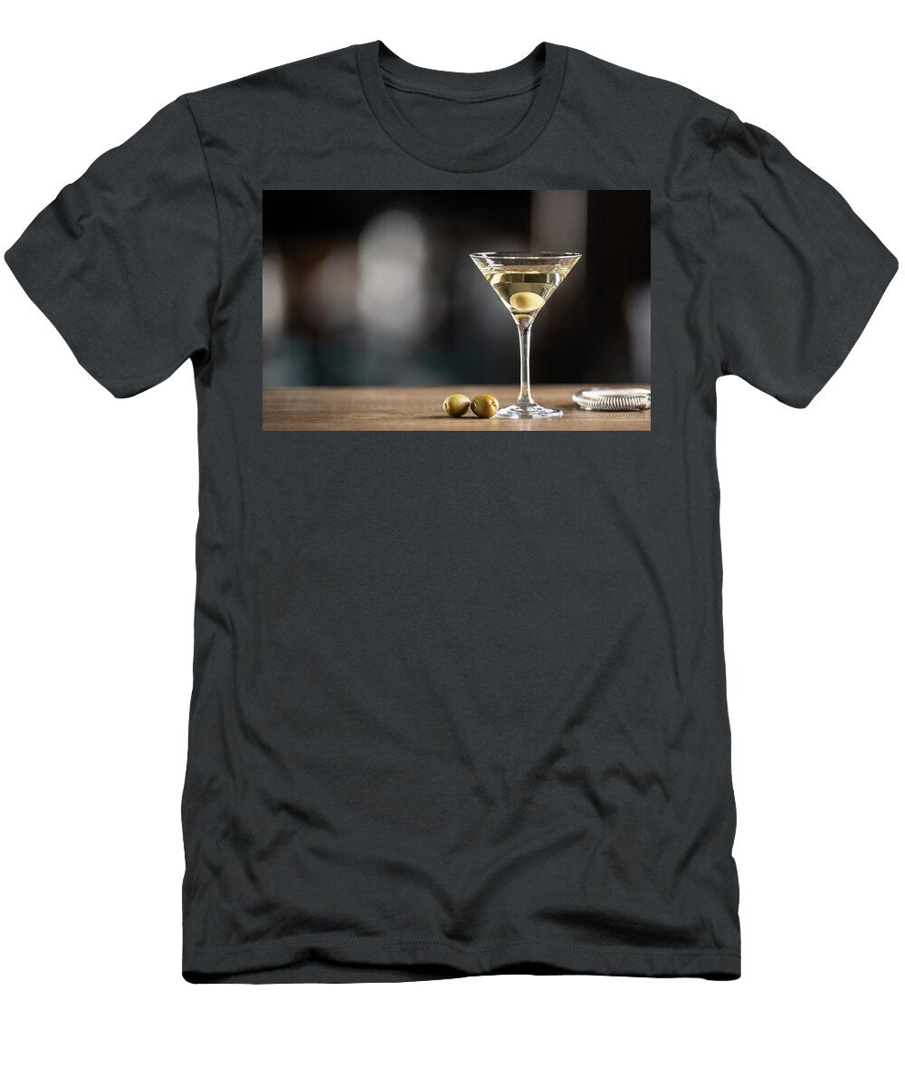 Dry Martini Cocktail with Gin Dry Vermouth and an Olive Garnish Cocktails T-Shirt