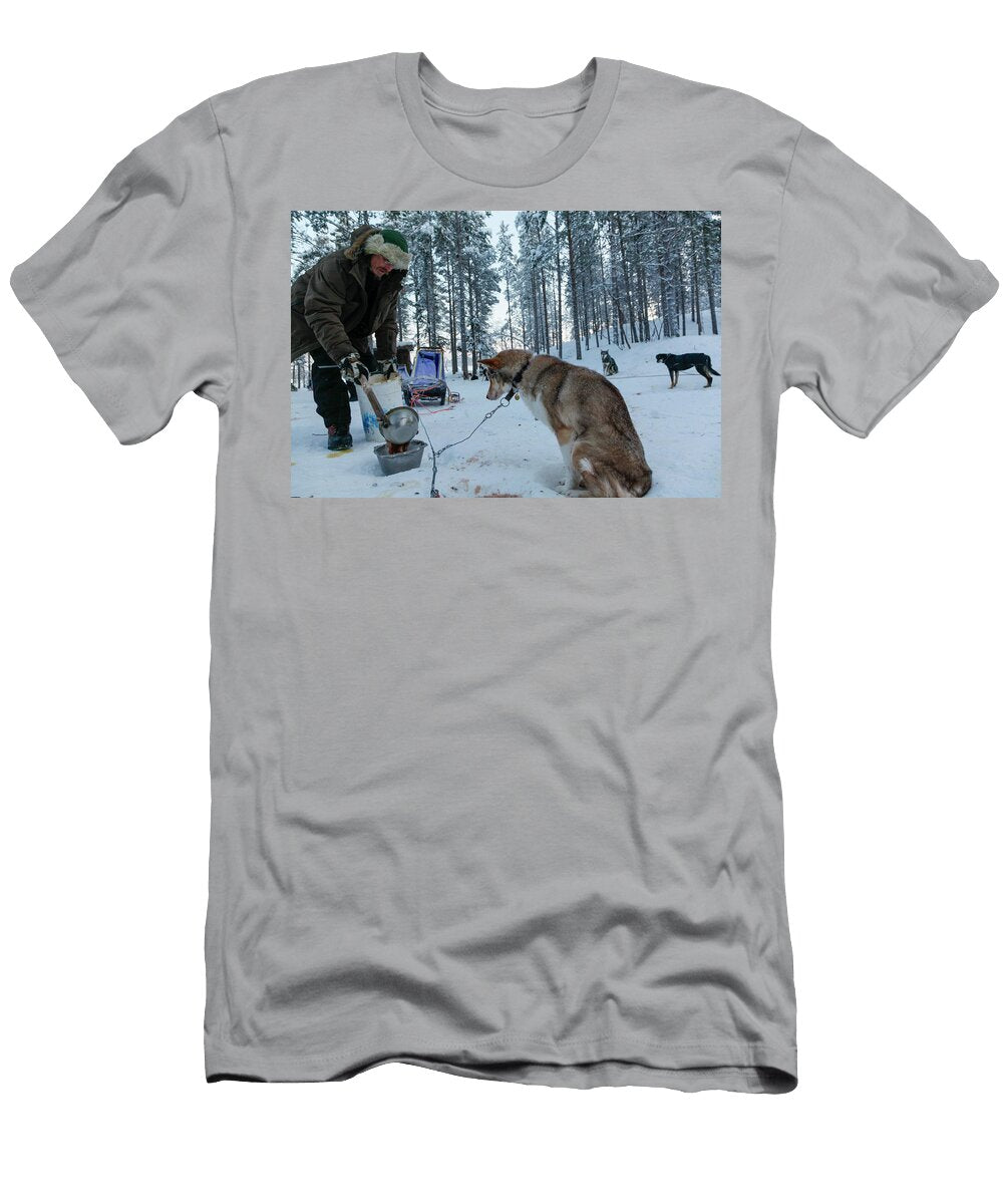 Einar Lindblom Feeds His Sled Dogs Johnathan Ampersand Esper T-Shirt