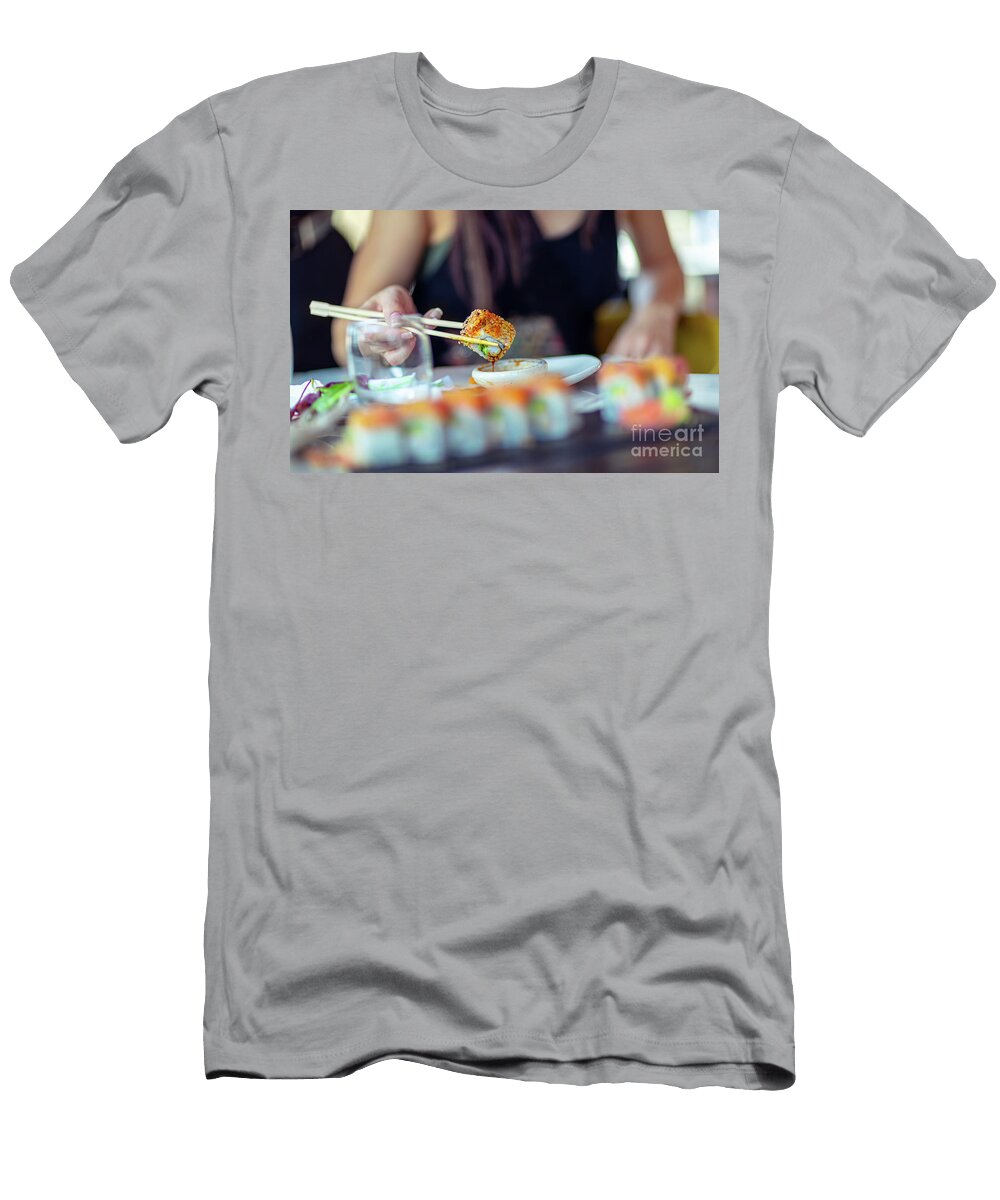 Enjoying Sushi Anna Om T-Shirt