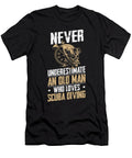 Never Underestimate an Old Man Who Love Scuba Diving Do Tran Quang T-Shirt