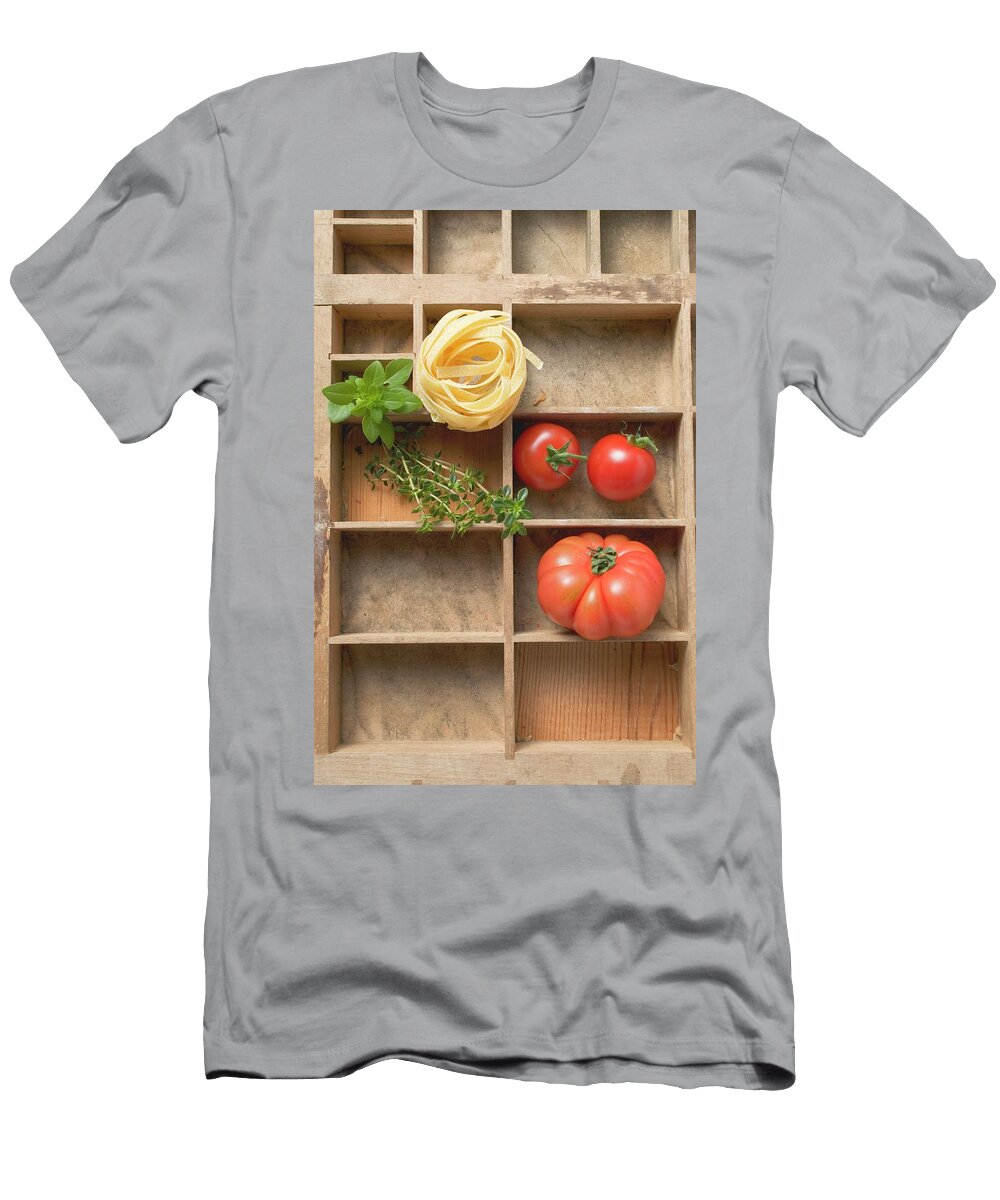 Ribbon Pasta Tomatoes and Fresh Herbs in Type Case Foodcollection T-Shirt