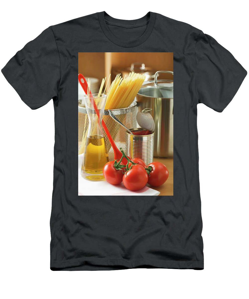 Spaghetti Tomatoes Oil and Pan Foodcollection T-Shirt