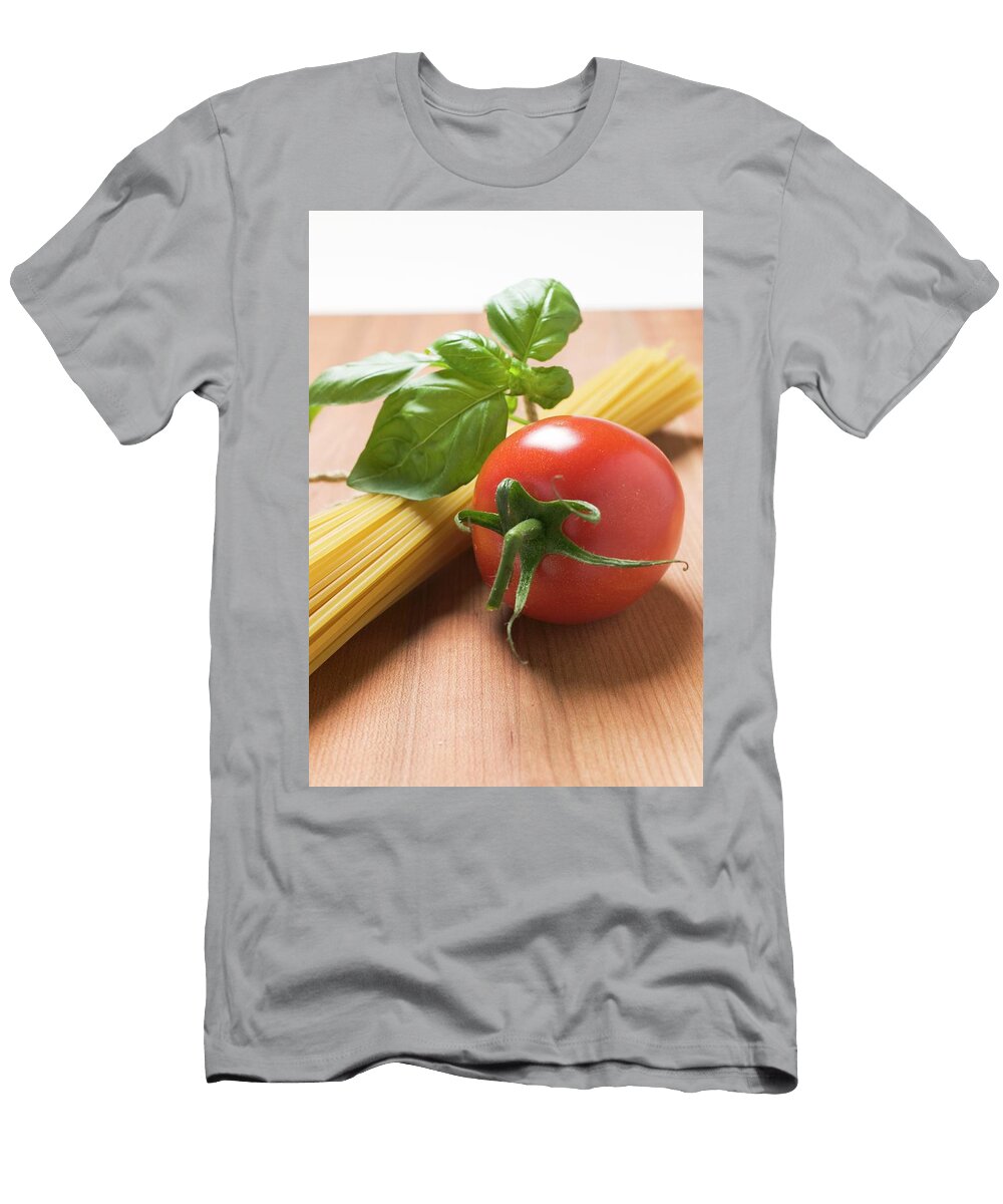 Spaghetti with Tomato and Basil Foodcollection T-Shirt