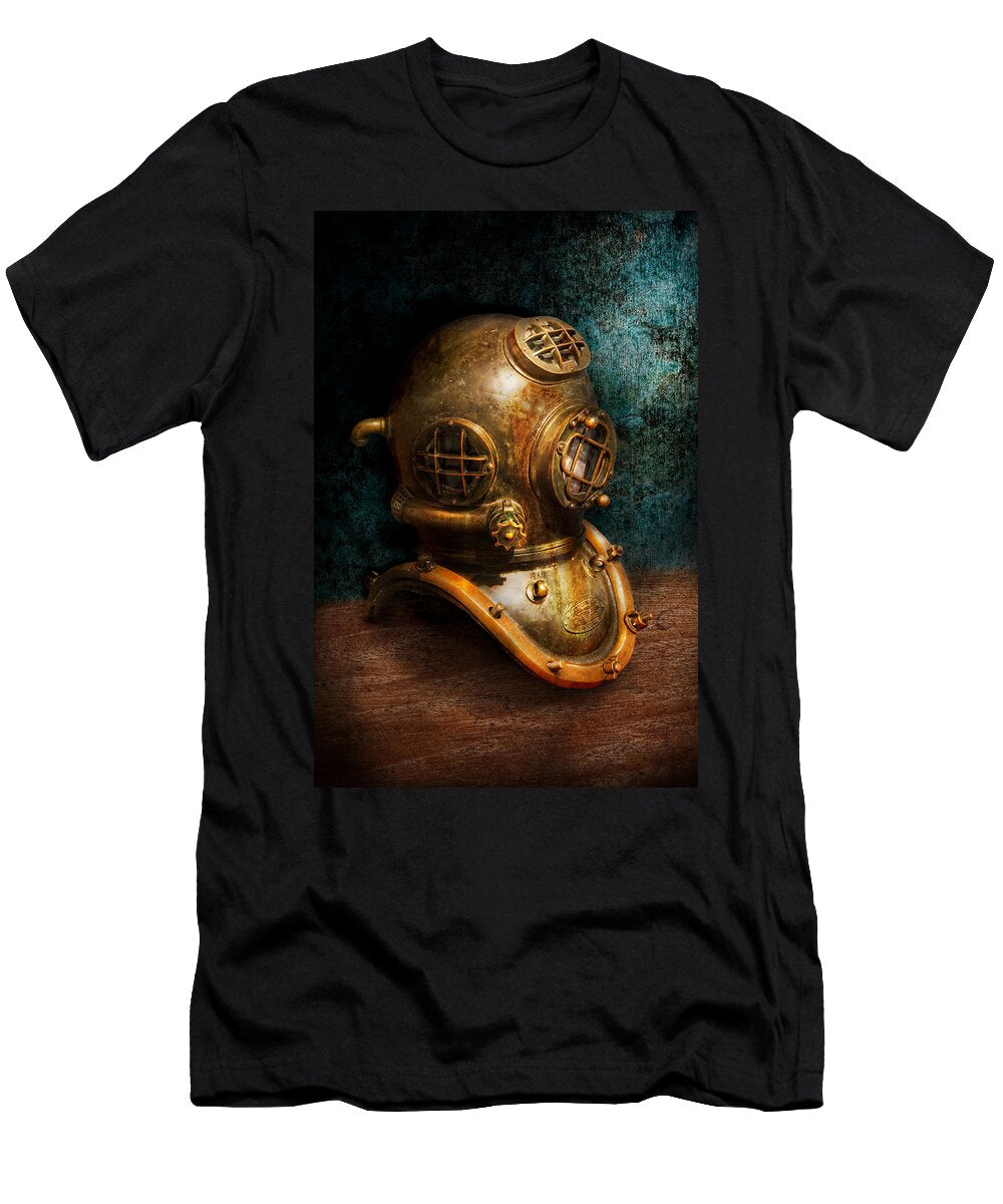 Steampunk Diving the Diving Helmet Mike Savad T-Shirt