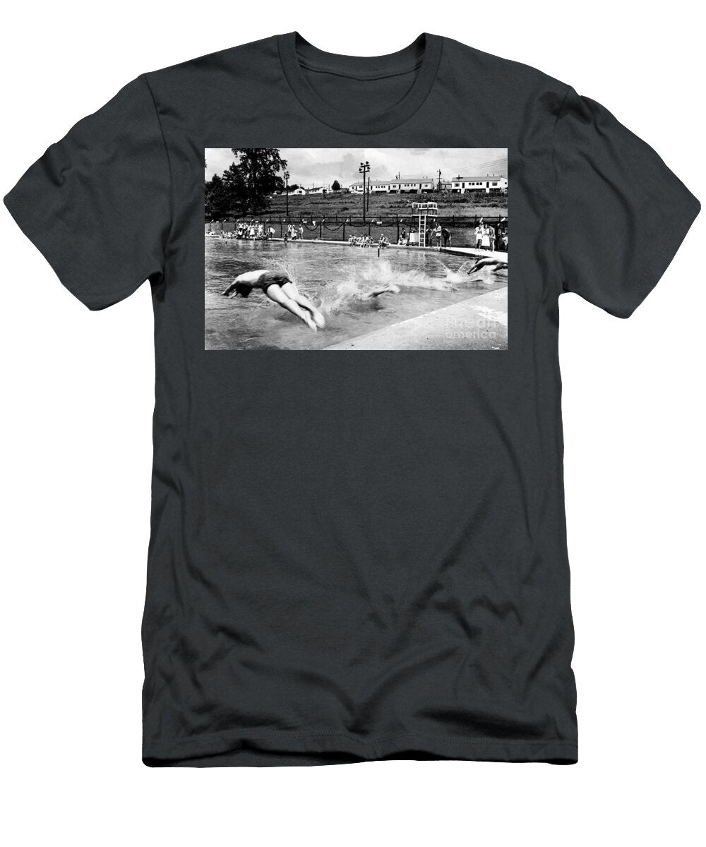 The Great Summer Splash Vintage Public Swimming Pool Black and White Dmr Filho T-Shirt